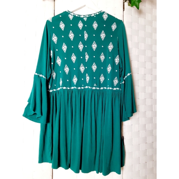 Torrid Green Embroidered Bell-Sleeve Tunic - Picture 5 of 16